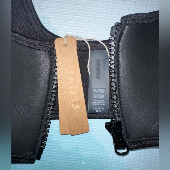 SKIMS Rubberized Scuba Swim Scoop Neck Bikini Top - NWT - Picture 3 of 3